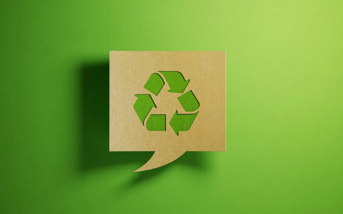 symbol recyklingu na kartonie